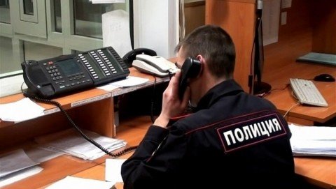 В Крутихинском районе сотрудники полиции раскрыли кражу спиртосодержащей жидкости и двух сотовых телефонов
